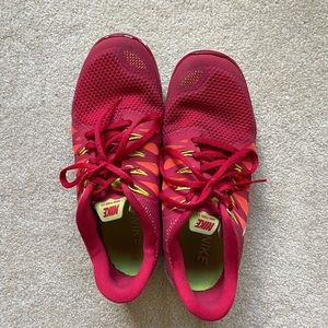 BARELY WORN Nike Free 5.0